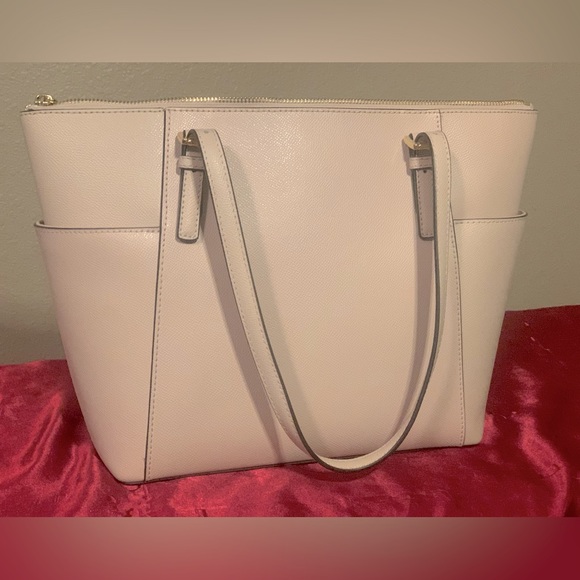 Michael Kors👜💗 - Picture 2 of 9